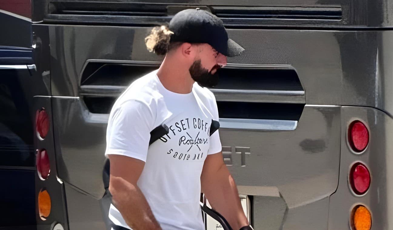 Seth Rollins Spotted Out With Child on Crutches and Knee Brace Amid Extended Injury Absence